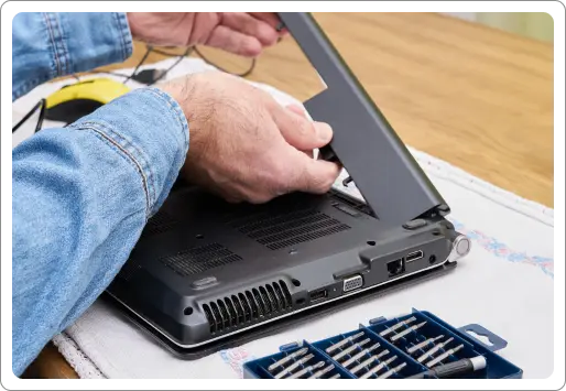 Technician Repair Laptop